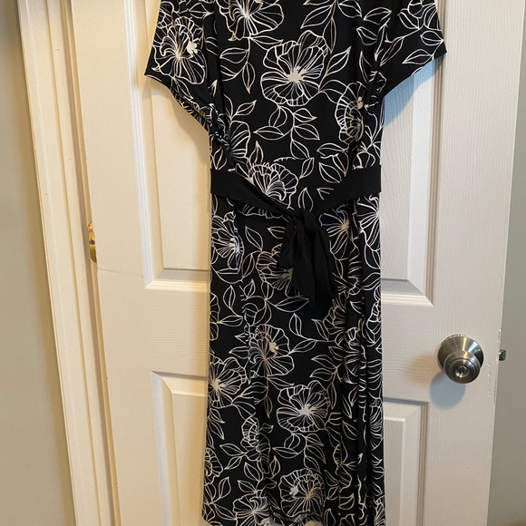 Beautiful and comfortable dress - Picture 3 of 4